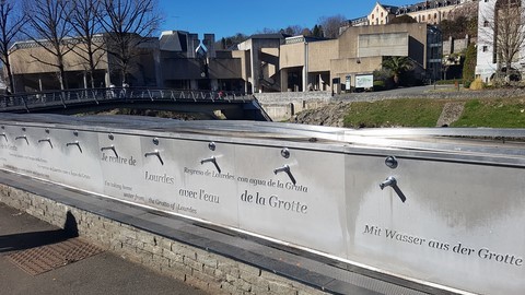 eaux de sources de lourdes