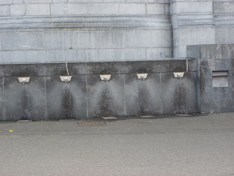 Eau de Lourdes fontaine à eau