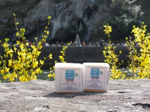 Pelerinage de Lourdes Crème de Lourde sà l'eau de la grotte