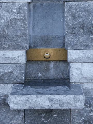 eau lourdes et son robinet poussoir